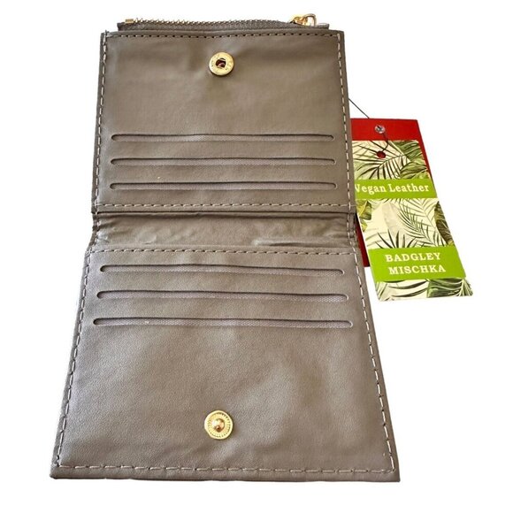 Badgley Mischka NWT Grey Vegan Leather Short Card Wallet - GREAT GIFT - Picture 4 of 5